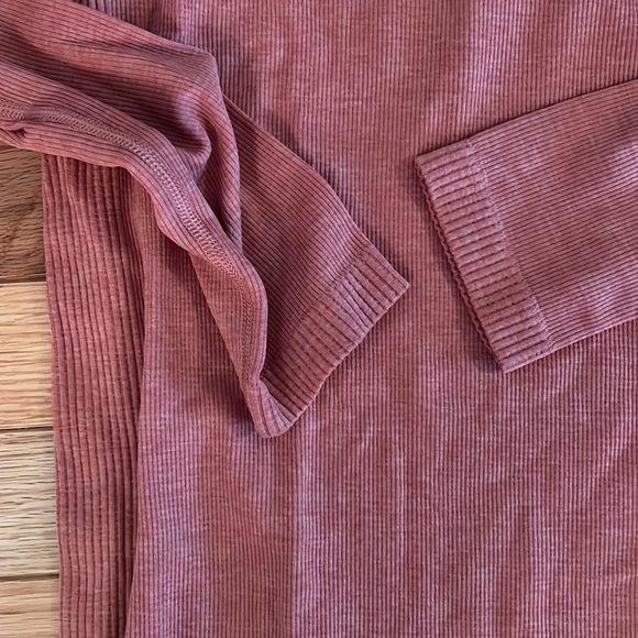 Lululemon Yin Vibes Turtleneck Small 4 6 - Picture 4 of 8